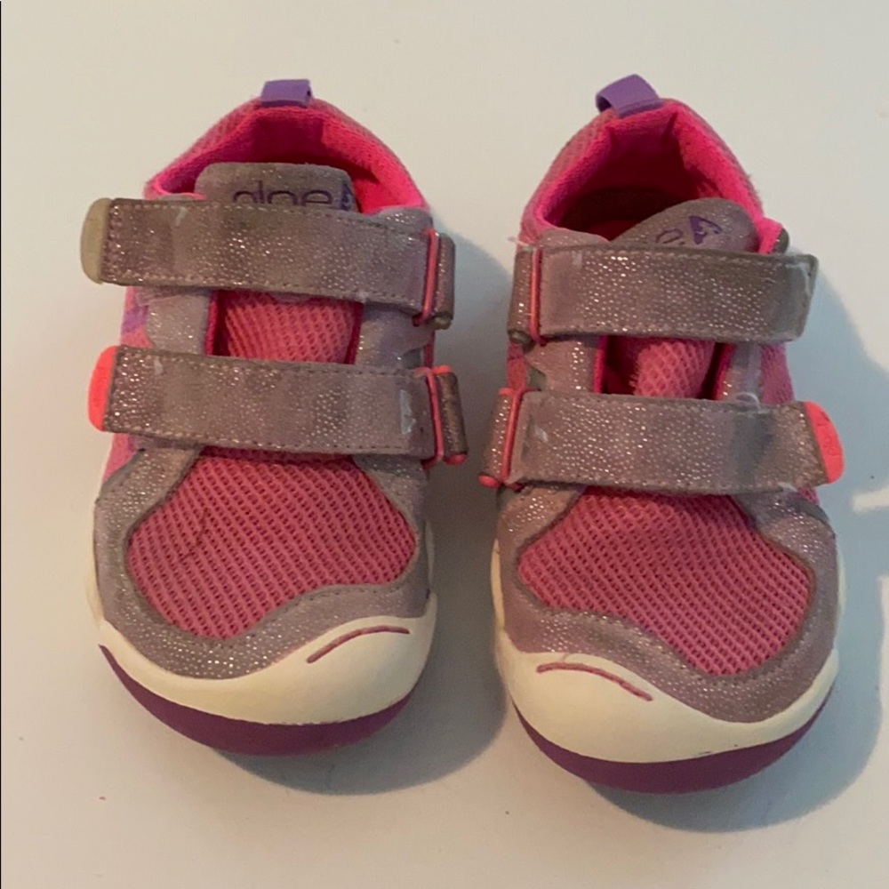 Plae shoes